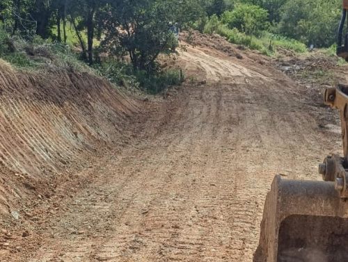 A Secretaria de Viação, da Prefeitura Municipal de Cândido de Abreu tem se dedicado ao constante aprimoramento das estradas rurais, visando melhorar a qualidade e a segurança no transporte das comunidades do interior.