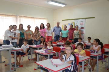Escolas da Rede Municipal de Ensino de recebem novas carteiras