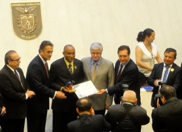 Presidente da Câmara recebe premiação na Assembléia Legislativa