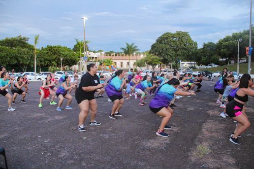 Cruzeiro Folia 2025 começa com estreia do TropaRay na Feira do Produtor