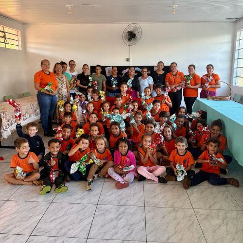 Páscoa é celebrada com entrega de ovos de chocolate para estudantes da Rede Municipal de Barbosa Ferraz